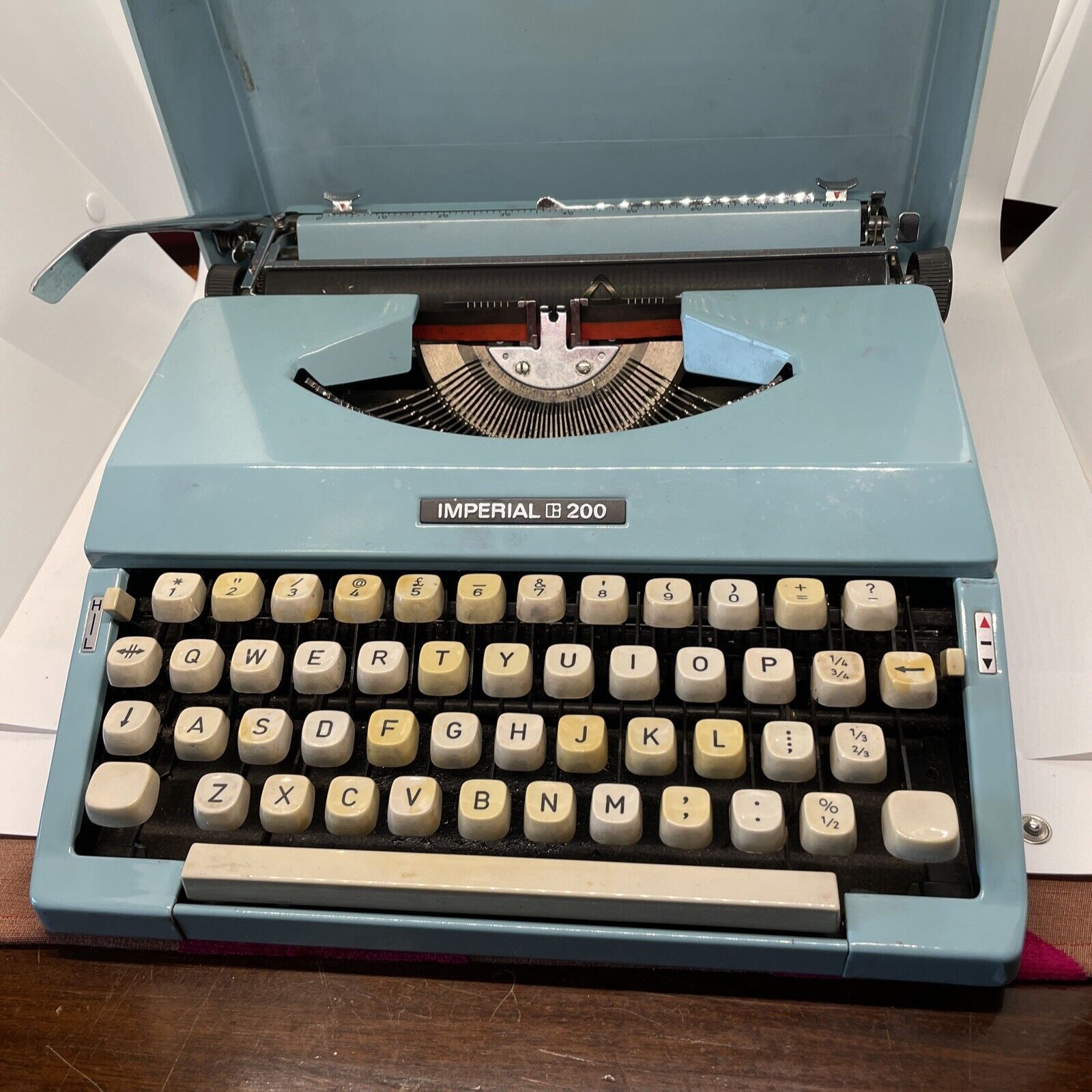 Vintage Imperial 200 Portable Typewriter in case. 