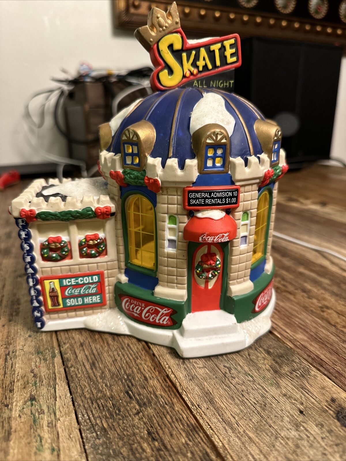 2005 Coca-Cola Town Square Collection Skate All Night Display Nice WithCharger