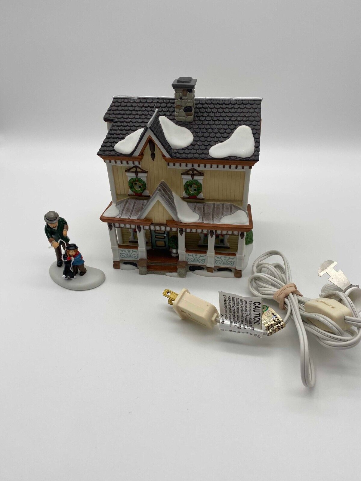 Dept 56 New England Village Series Lake Shore Holiday House in Box