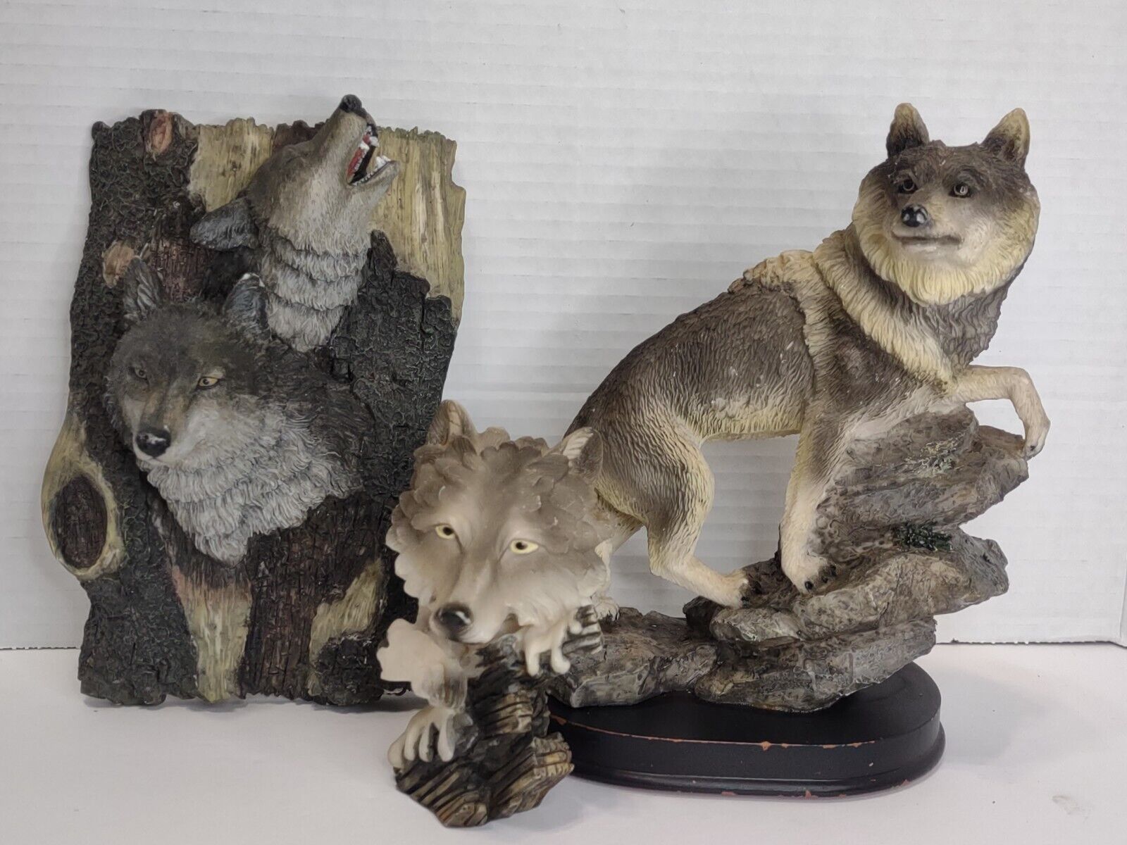  Lot Of 3 Vintage Wolves  Wildlife Figurines/ Wall Plaque❗