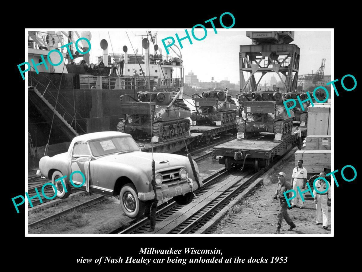 OLD 8x6 HISTORIC PHOTO OF MILWAUKEE WISCONSIN UNLOADING NASH HEALEY CAR c1953