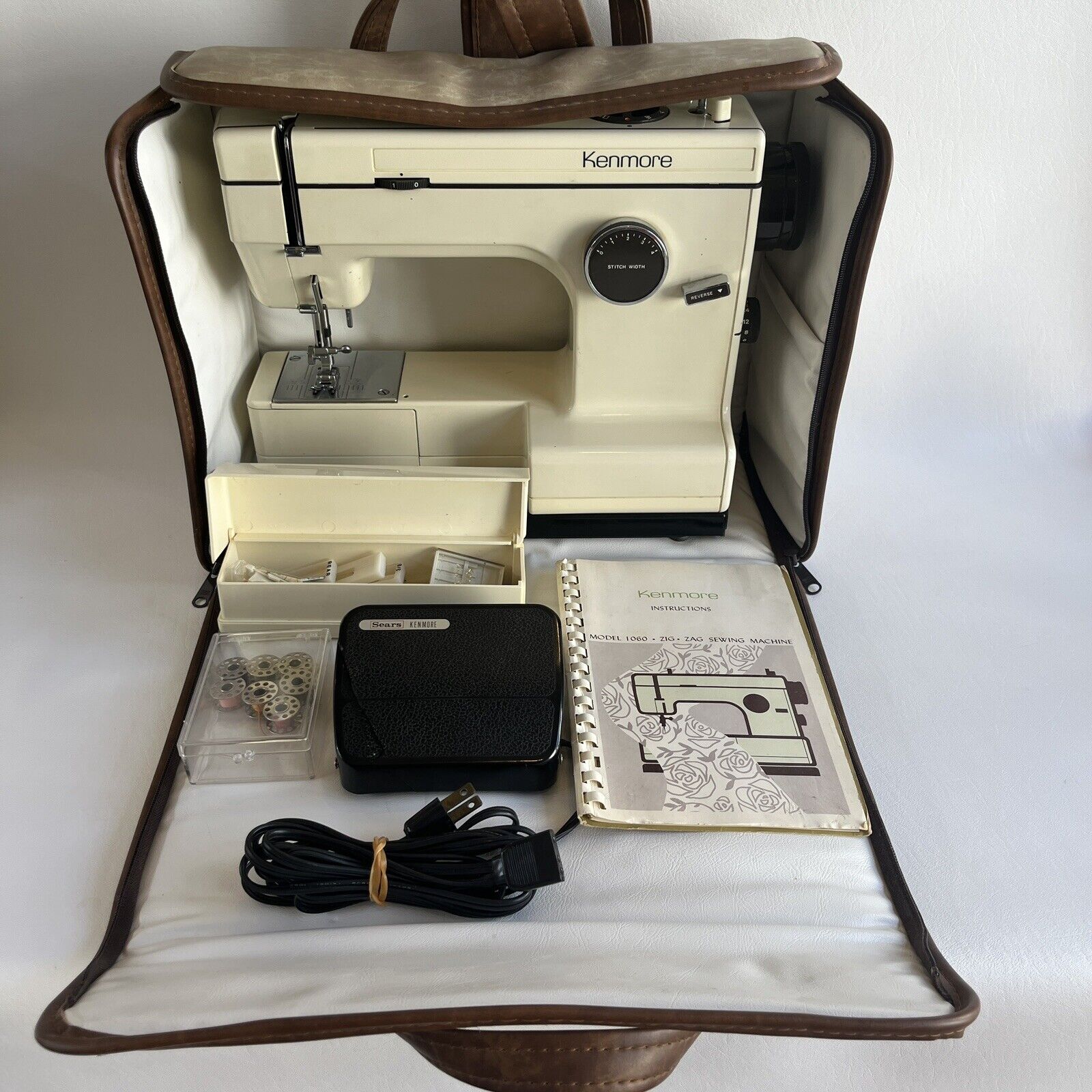 Vintage Sears Kenmore Sewing Machine Model 1060 (158.10600) w/ Manual & Case