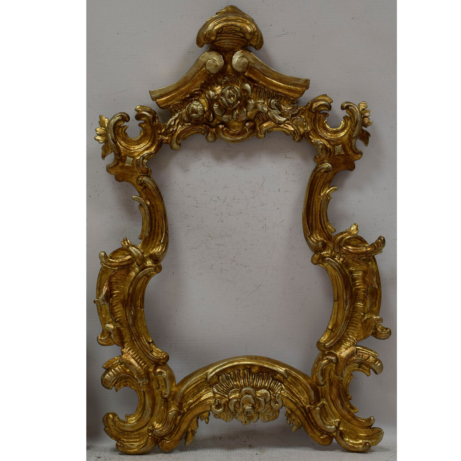 Ca1870-1900 Old wooden frame with metal leaf Sculpted Internal: 17,7x10,8 in
