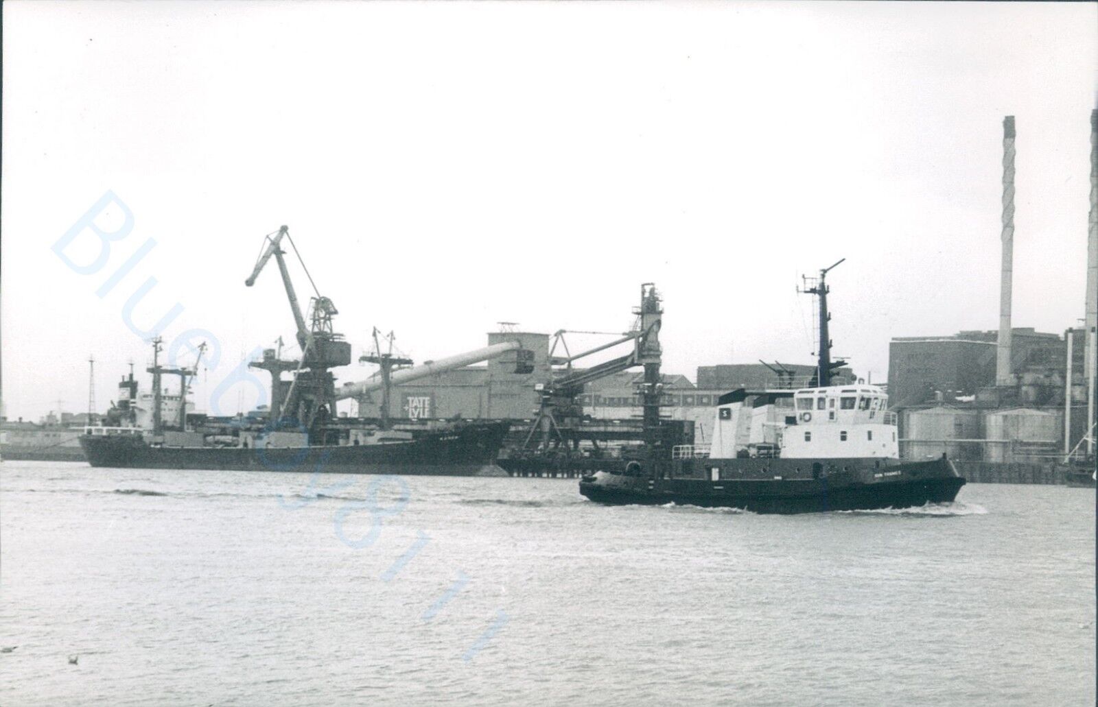 Cyprus Mv Karen D & british tug Sun thames 1995 ship photo