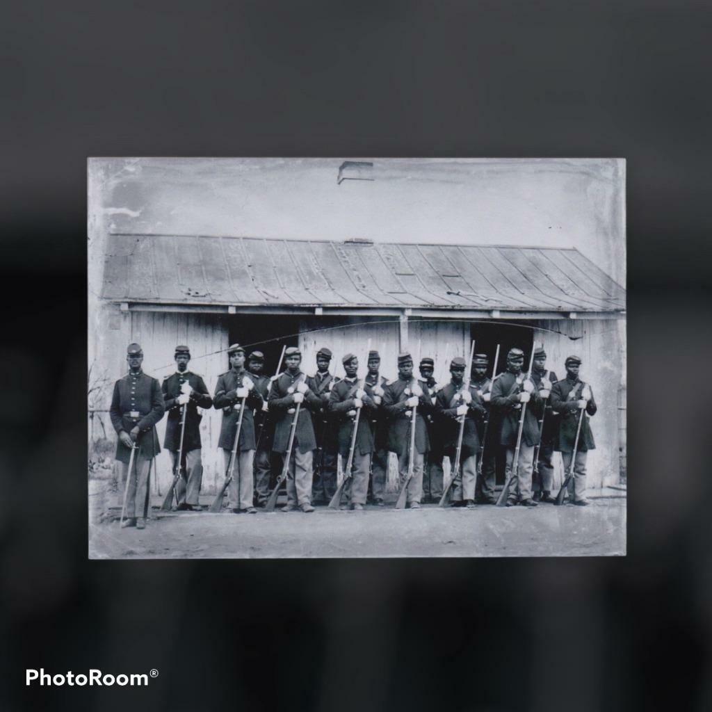 Sixth-Plate Civil War African American Troop Lined Up In Front Barracks C2502lRP