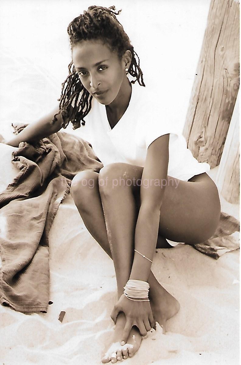 PRETTY YOUNG WOMAN Sepia Tone FOUND PHOTO Black+White ORIGINAL Vintage 31 64 E