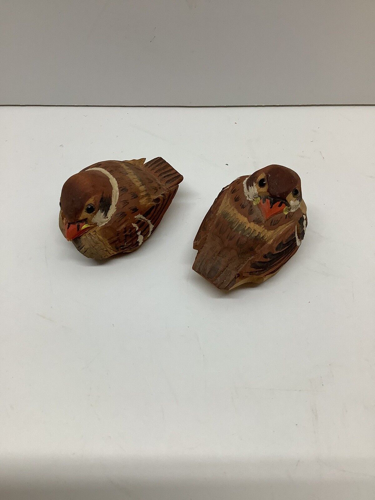 Set of 2 vintage hand carved wood birds w/ glass eyes brown & red 3” long