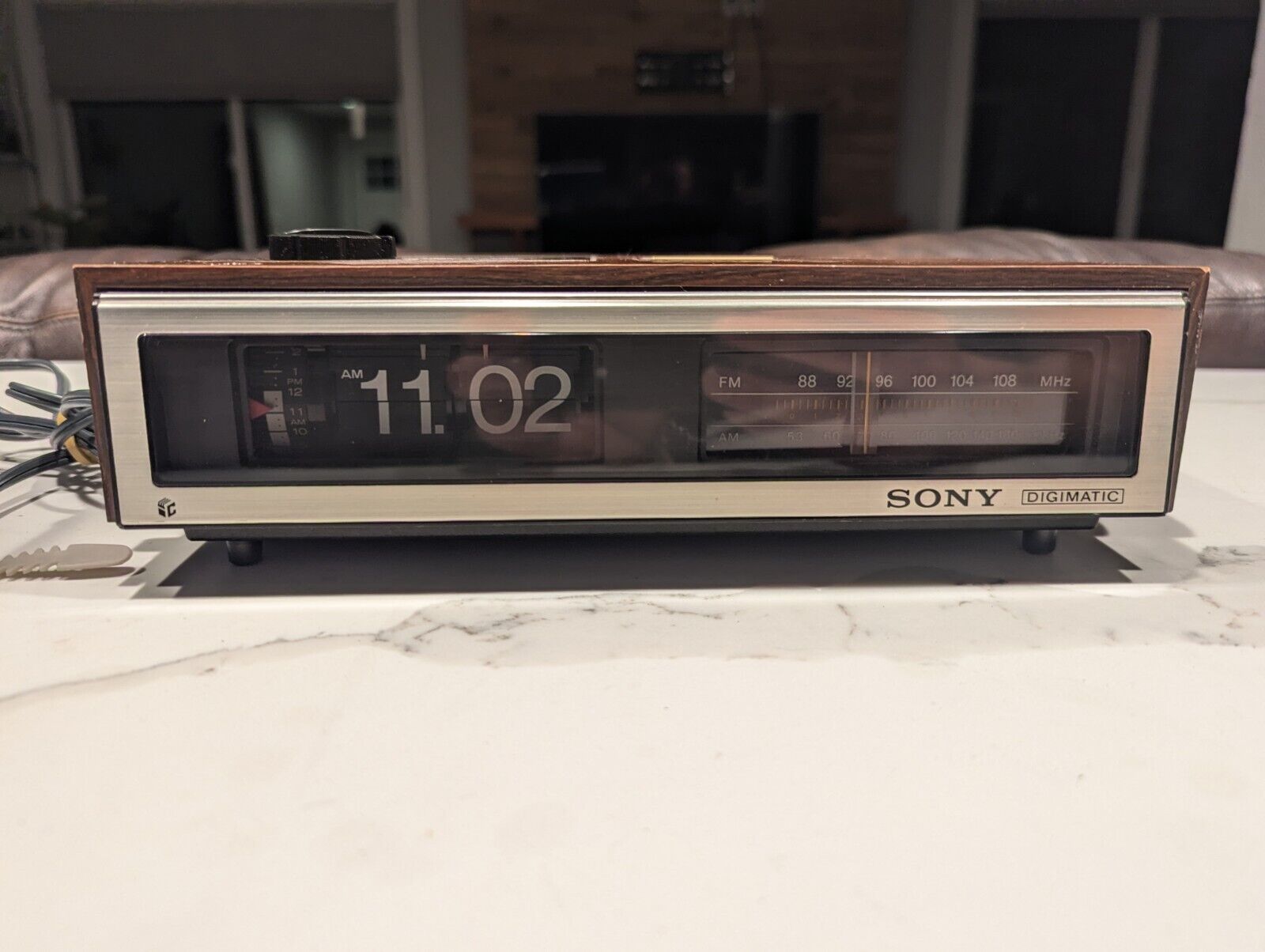 Vintage Sony ICF-C670W Digimatic AM/FM Flip Clock Radio Alarm Woodgrain - Tested