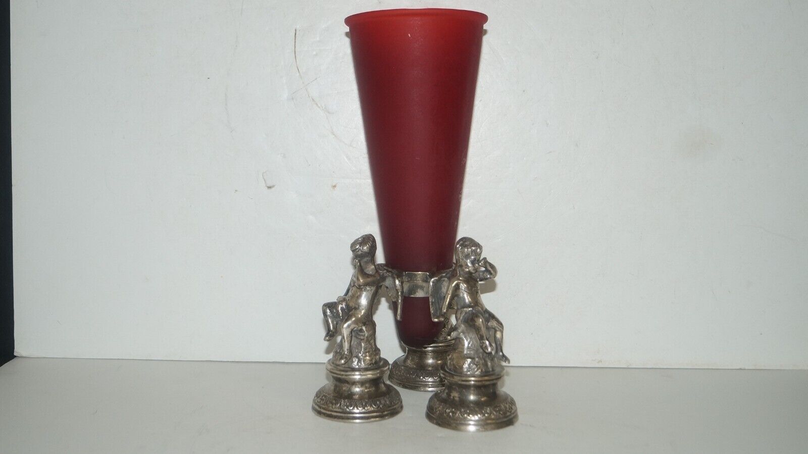 BEAUTIFUL VINTAGE WEEPING CHERUBIM ANGEL BASE WITH RED GLASS CENTER HOME DECOR