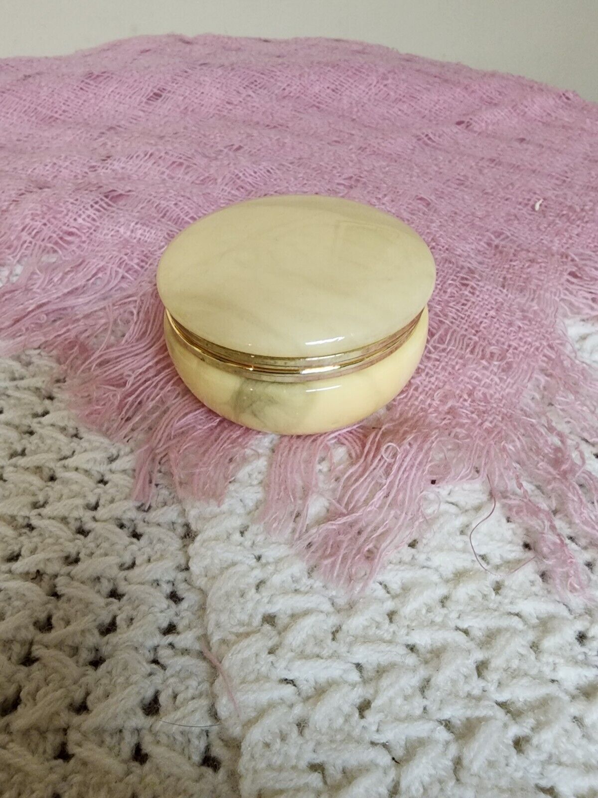 VTG G.S.E. Ottone Garantito Cream Round Alabaster Trinket Vanity Jewelry Box