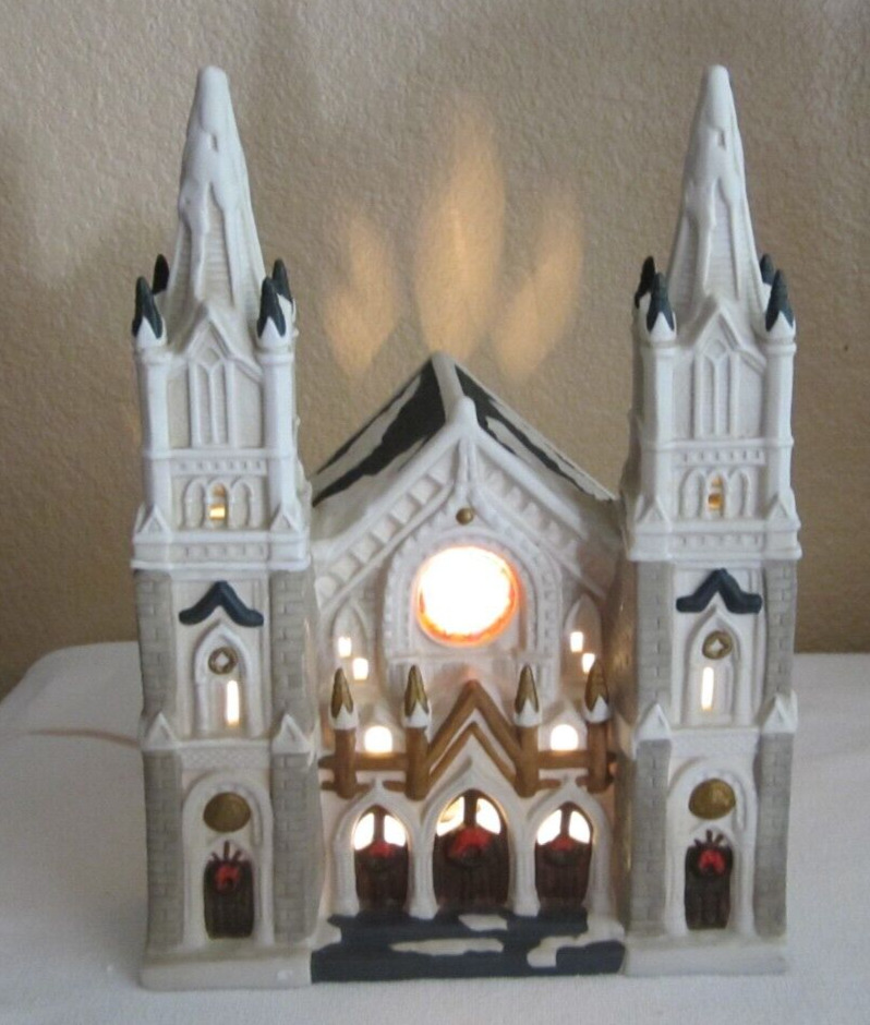 VILLAGE SQUARE Vintage 1996 Tenth Anniversary LIGHTED CHURCH 2 Steeples