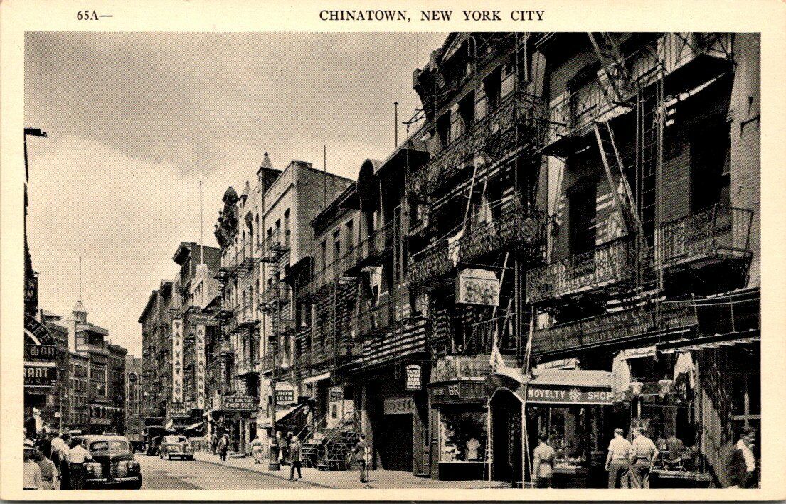 VINTAGE POSTCARD CHINATOWN NEW YORK CITY STREET SCENE c. 1940's SUPER CONDITION