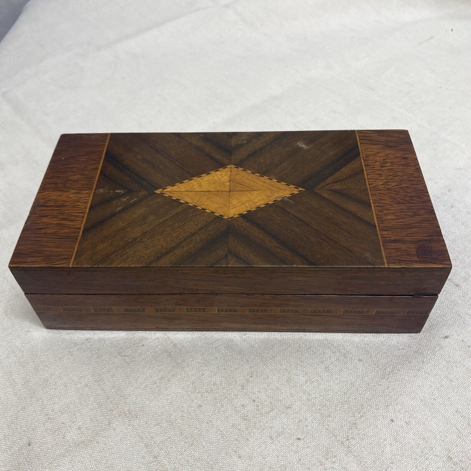 RARE VTG ANTIQUE CHICKASAW MFG CO INLAYED WOOD MARQUETRY VANITY JEWELRY BOX USA