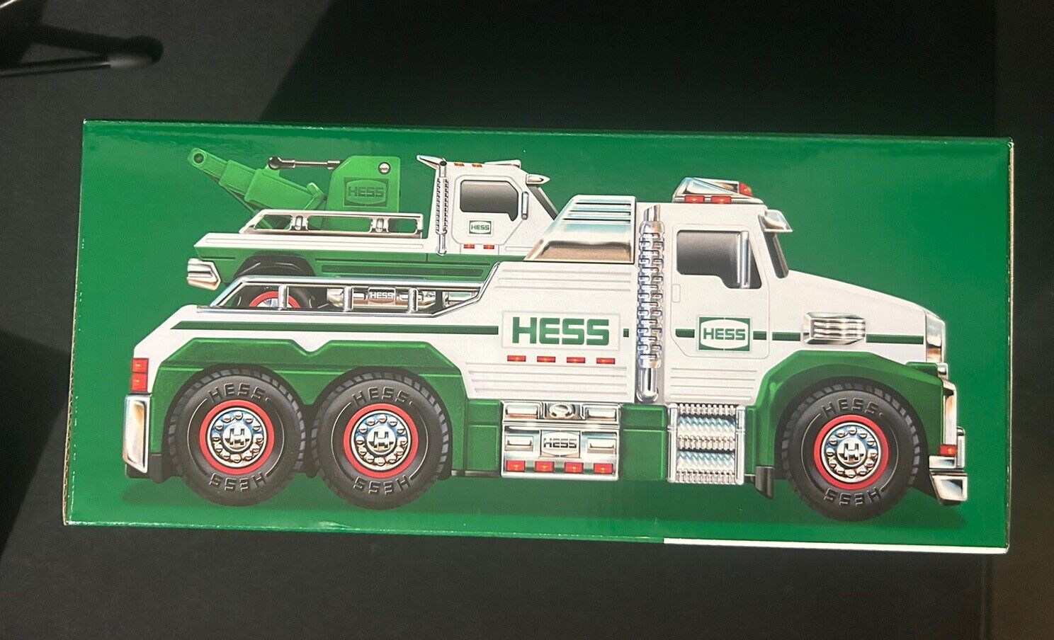 Hess Tow Truck Rescue Team 2019 - White - Brand New - *Limited Collection*
