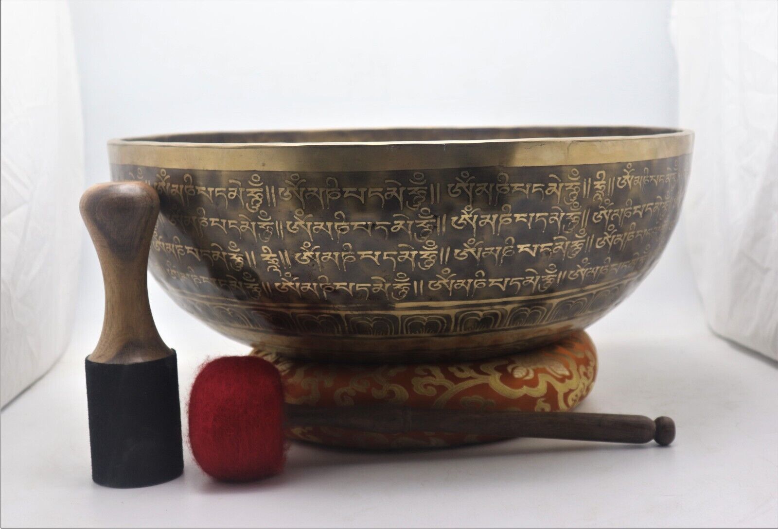 🌟 Exquisite 18-Inch Chakra Singing Bowl with Buddhist Mantras 🌟