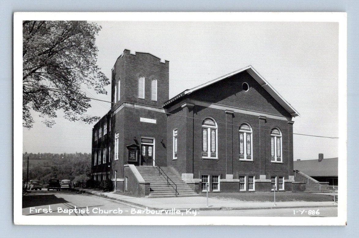 RPPC 1950\'S. BARBOURVILLE, KY. FIRST BAPTIST CHURCH. POSTCARD 1A37