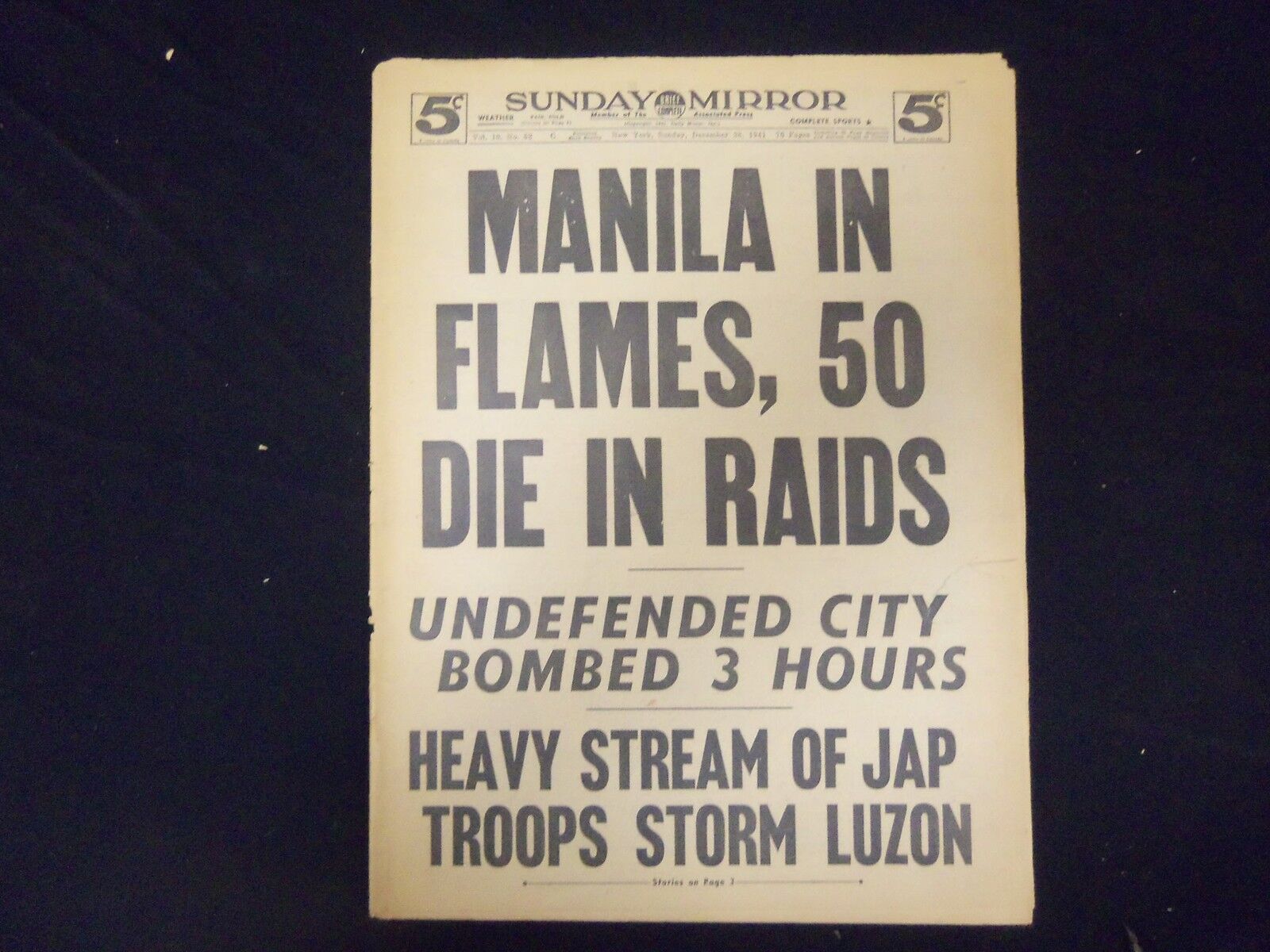 1941 DEC 28 NEW YORK SUNDAY MIRROR - MANILA IN FLAMES, 50 DIE IN RAIDS - NP 2138
