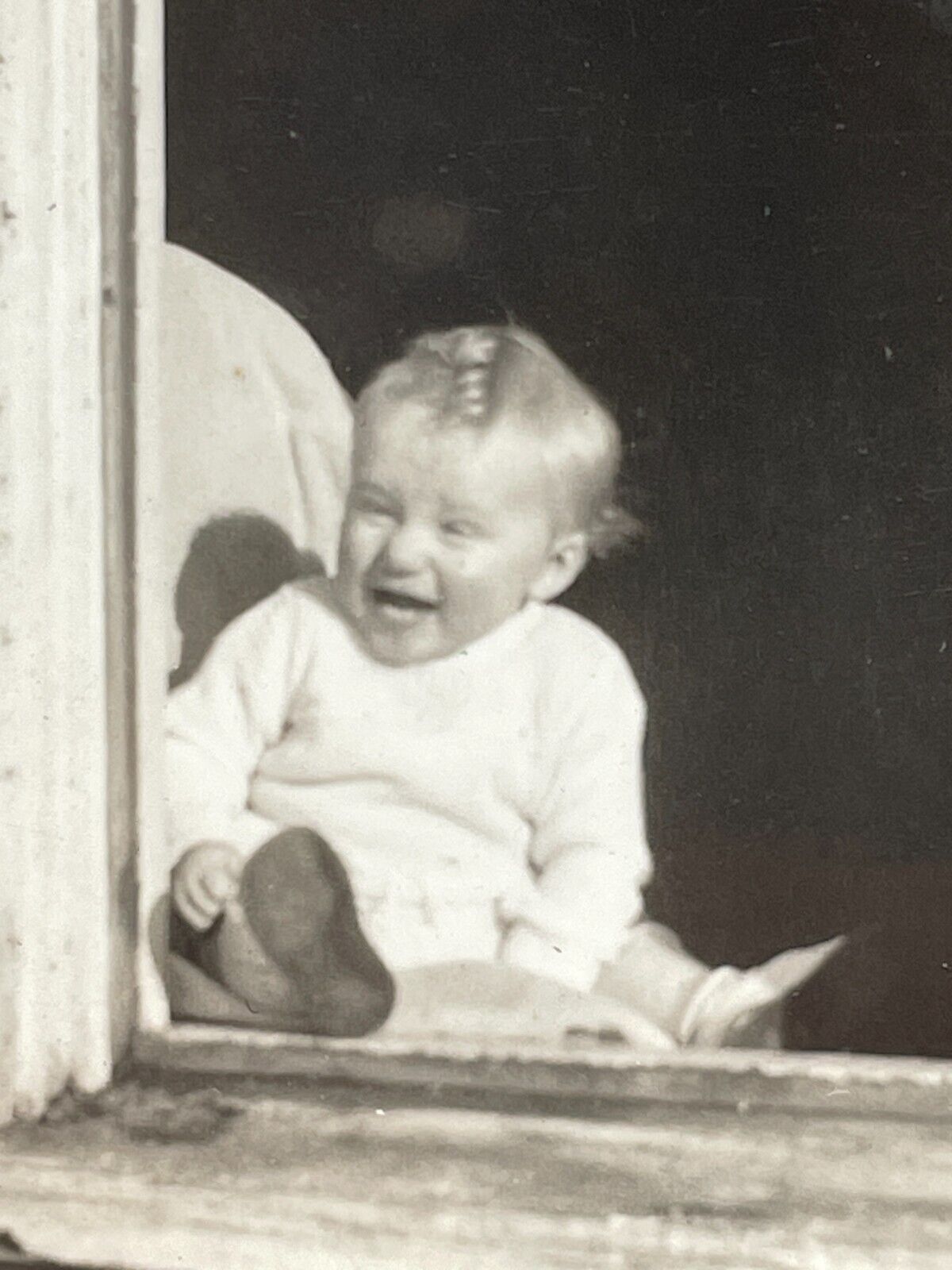 SB Photograph 1939 Baby Infant Doorway Laughing Smiling Happy Portrait