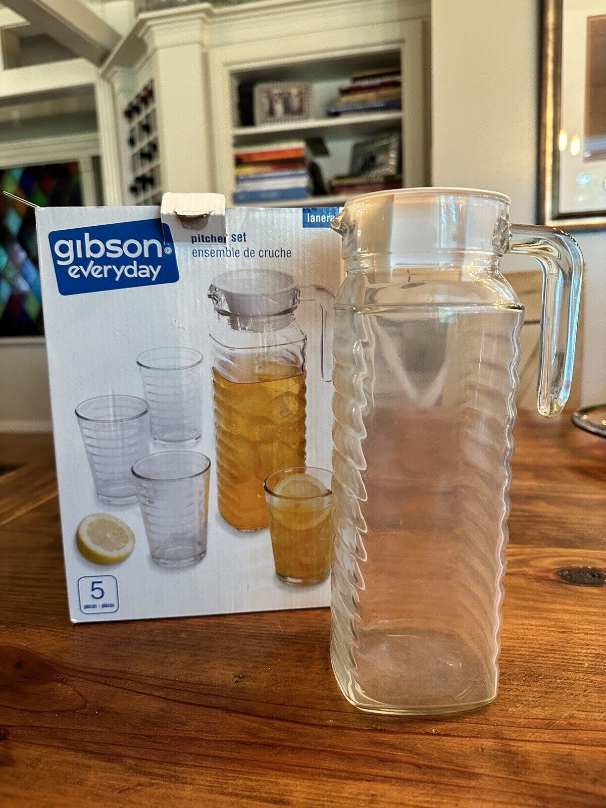 GIBSON EVERYDAY CLEAR GLASS PITCHER W/LID SET WITH 4 TUMBLER GLASSES NIB