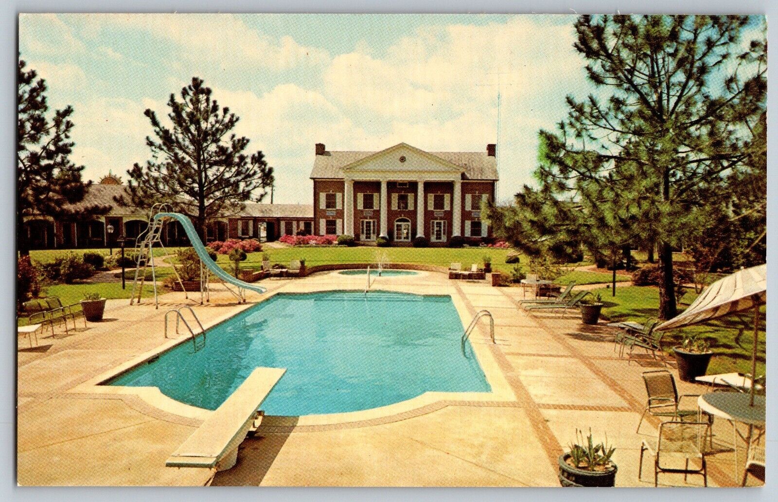 Perry, Georgia GA - Quality Inn Perry, View of Pool - Vintage Postcard