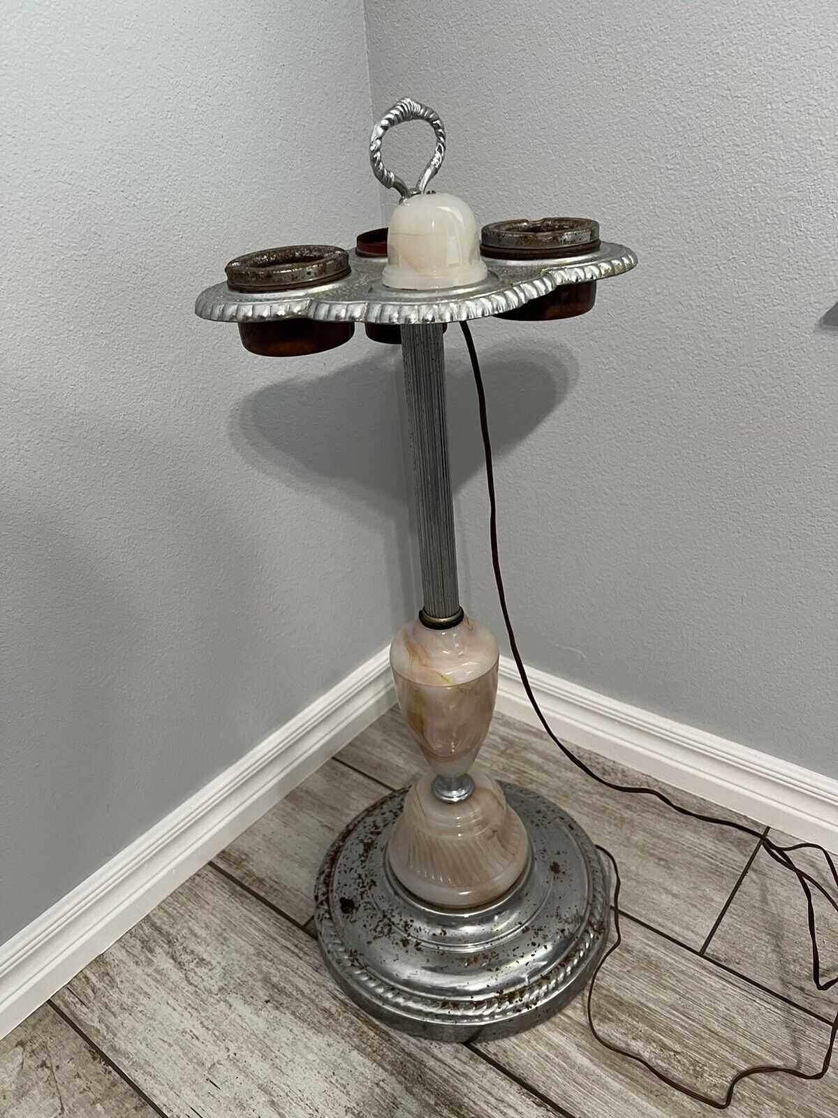 Vintage Art Deco Lighted Slag Glass 30’s 40’s Cigar Smoking Stand Lamp Ashtray