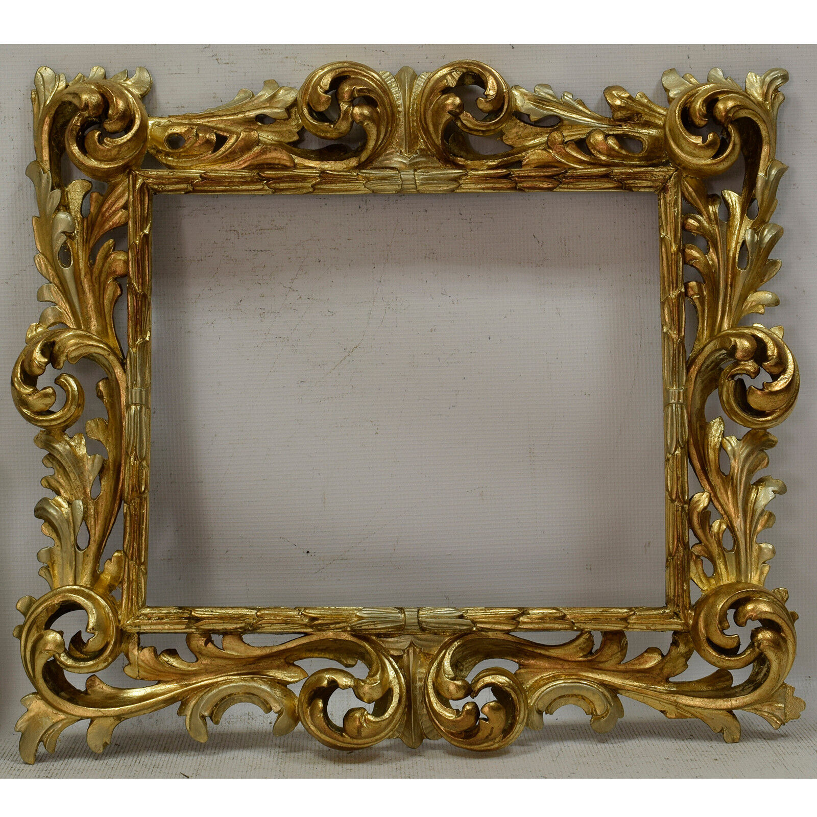 Ca 1850-1900 Old wooden openwork frame Florentine with metal leaf Int: 14,5x11,8