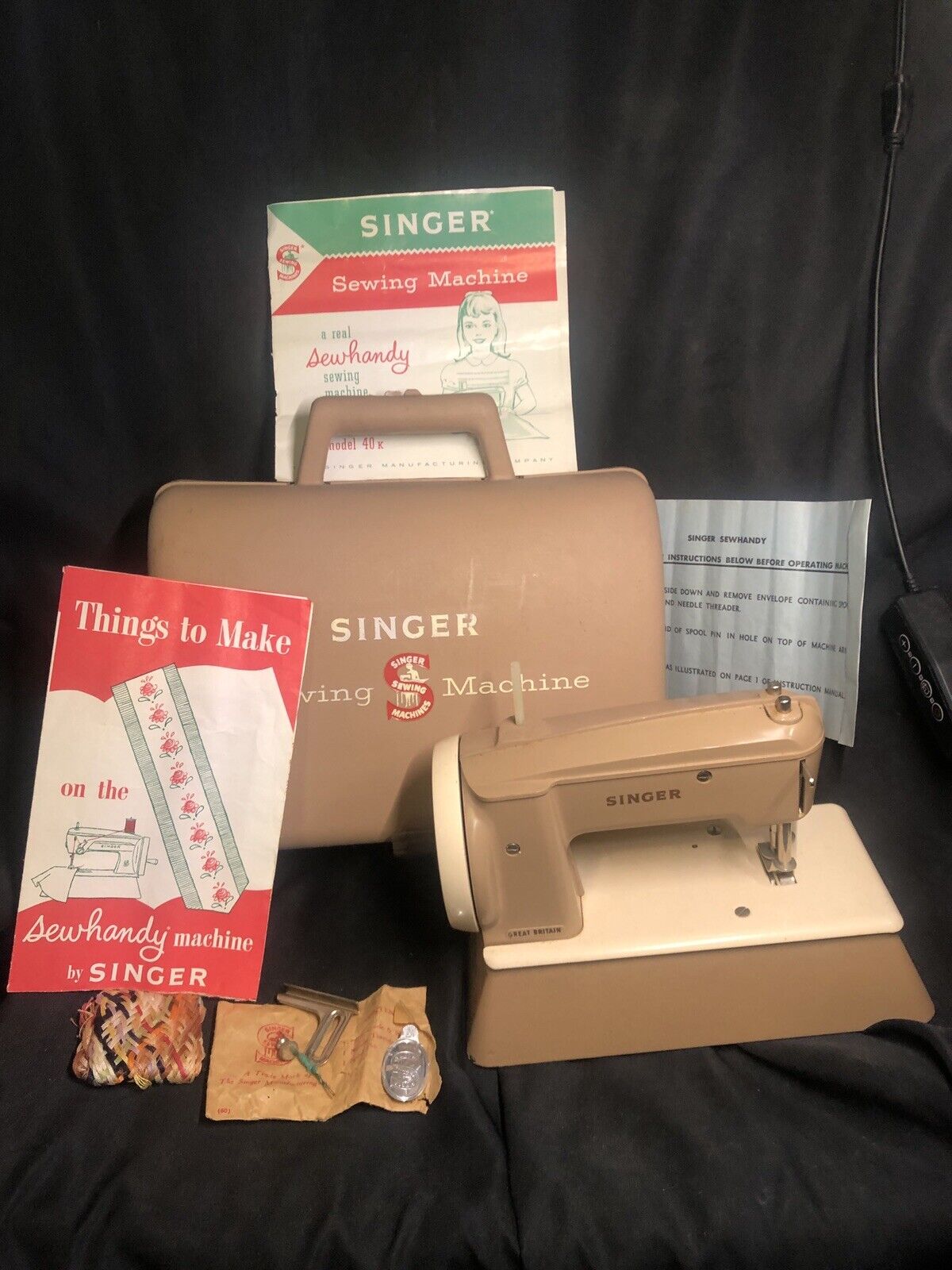 Vintage Singer Sewhandy Mini Portable Hand Crank Sewing Machine W Case, Access