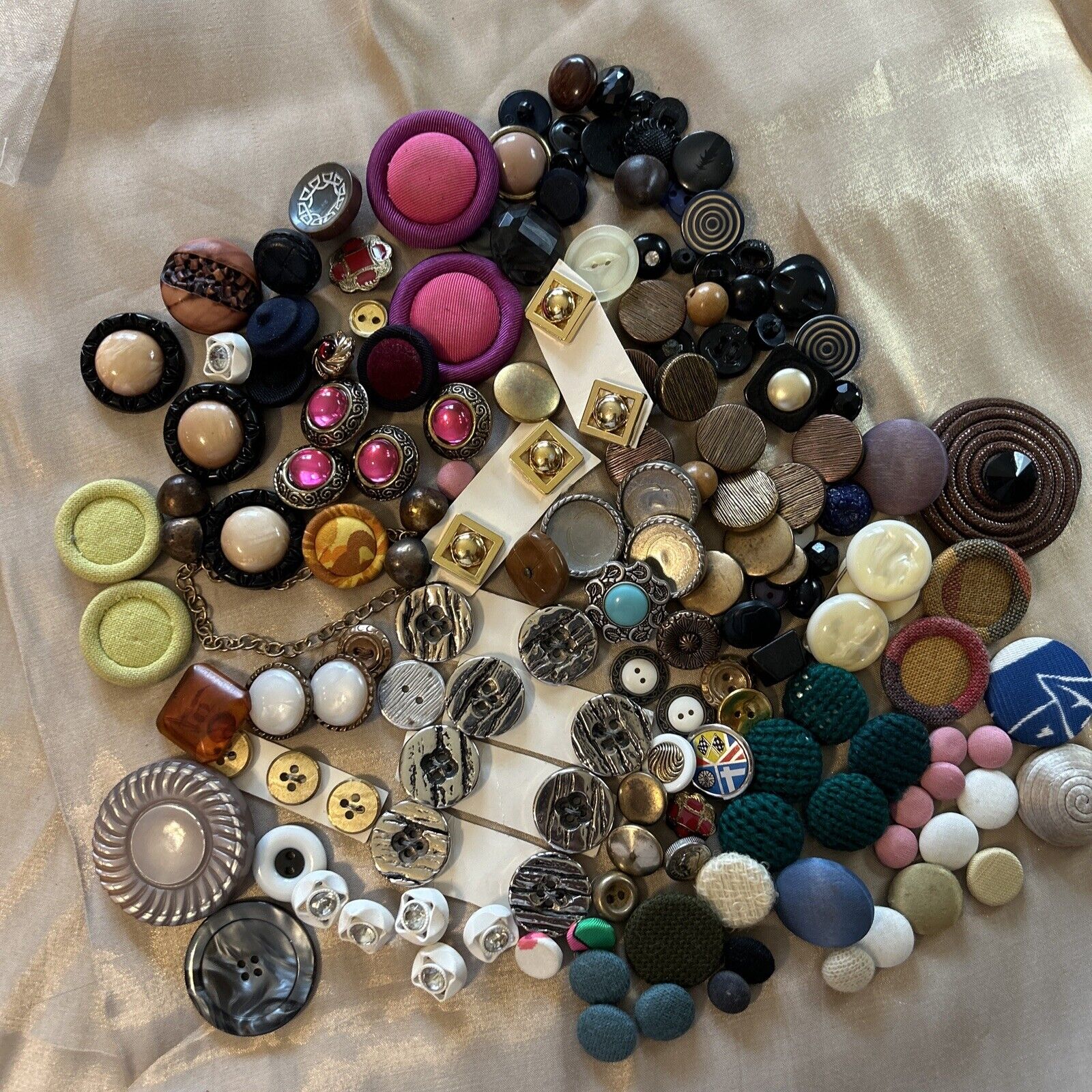 Vintage Buttons Lot Of 150 Mixed Buttons All Colors Some Fabric Covered