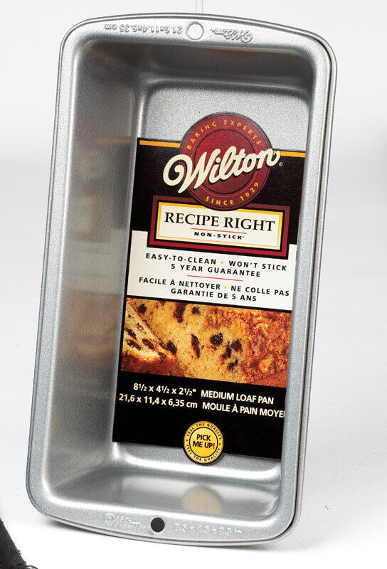 Wilton 2105-950 Steel Recipe Right Non-Stick Medium Loaf Pan 8-1/2 x 5 in.