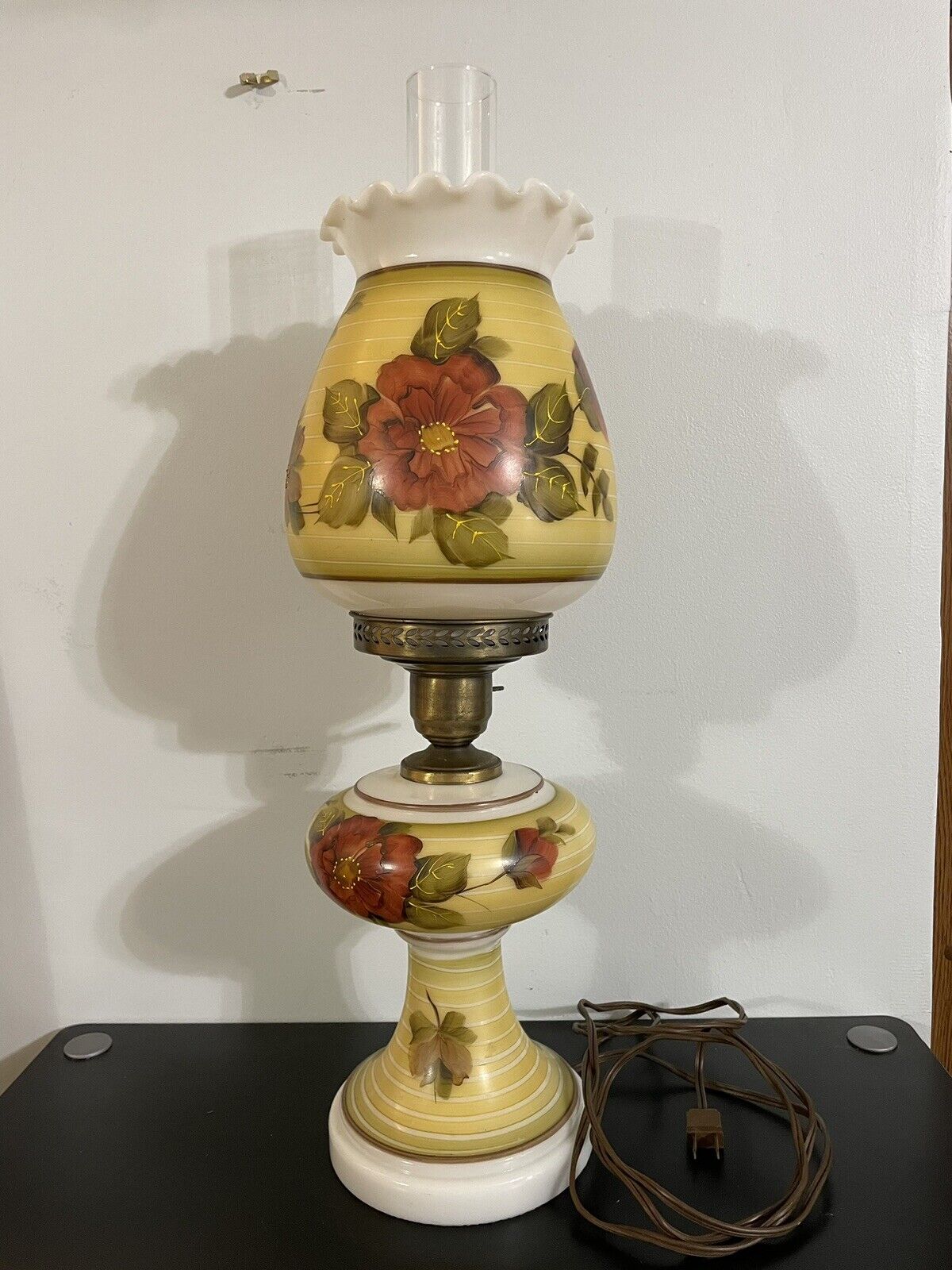 Vintage Double Globe 3 Way Switch Floral Parlour Hurricane Lamp. Great Condition