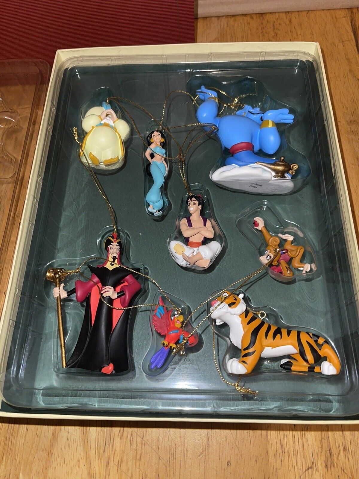 Vtg  Disney Storybook Aladdin  ￼ 8 Christmas Ornament set