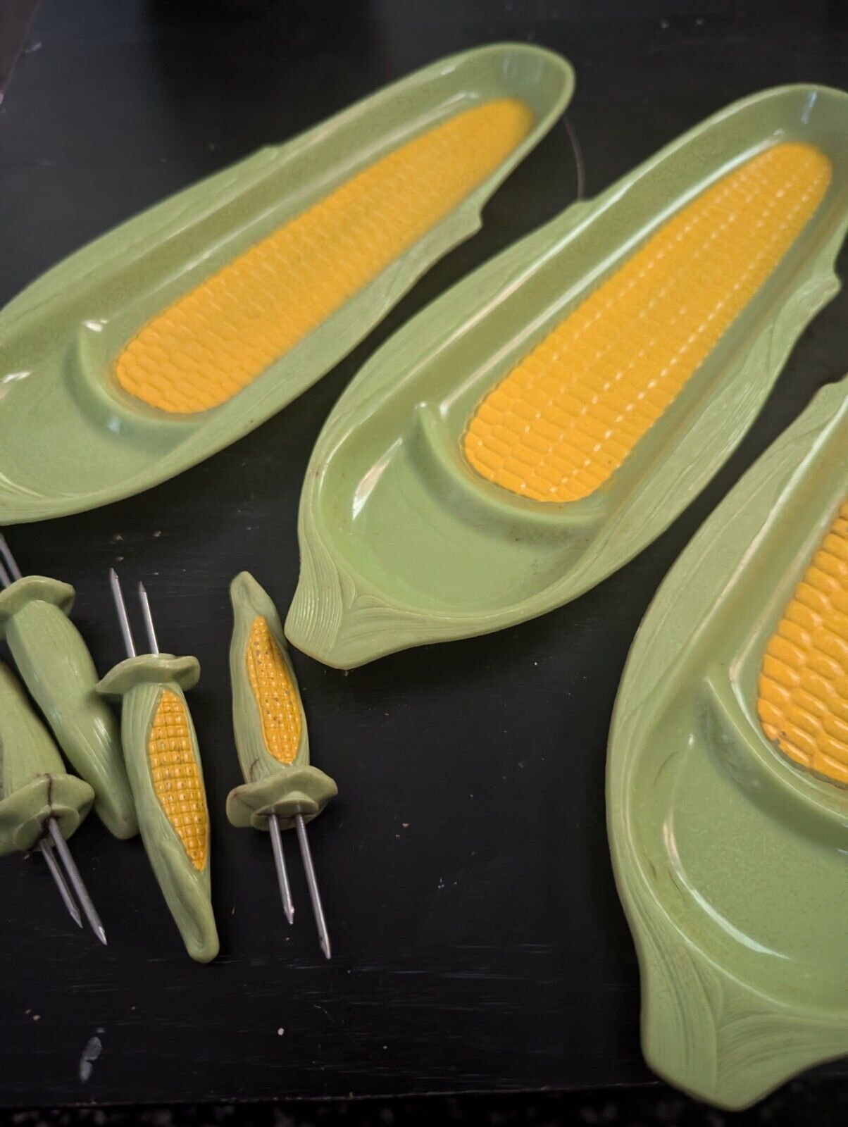 Vintage Corn on the Cob Serving Dishes Plates Holders Plastic Set 3 Green Yellow