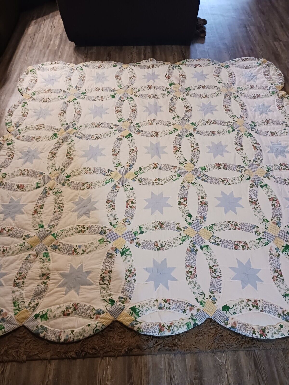 Vtg Double Wedding Ring Quilt Large 86x86\