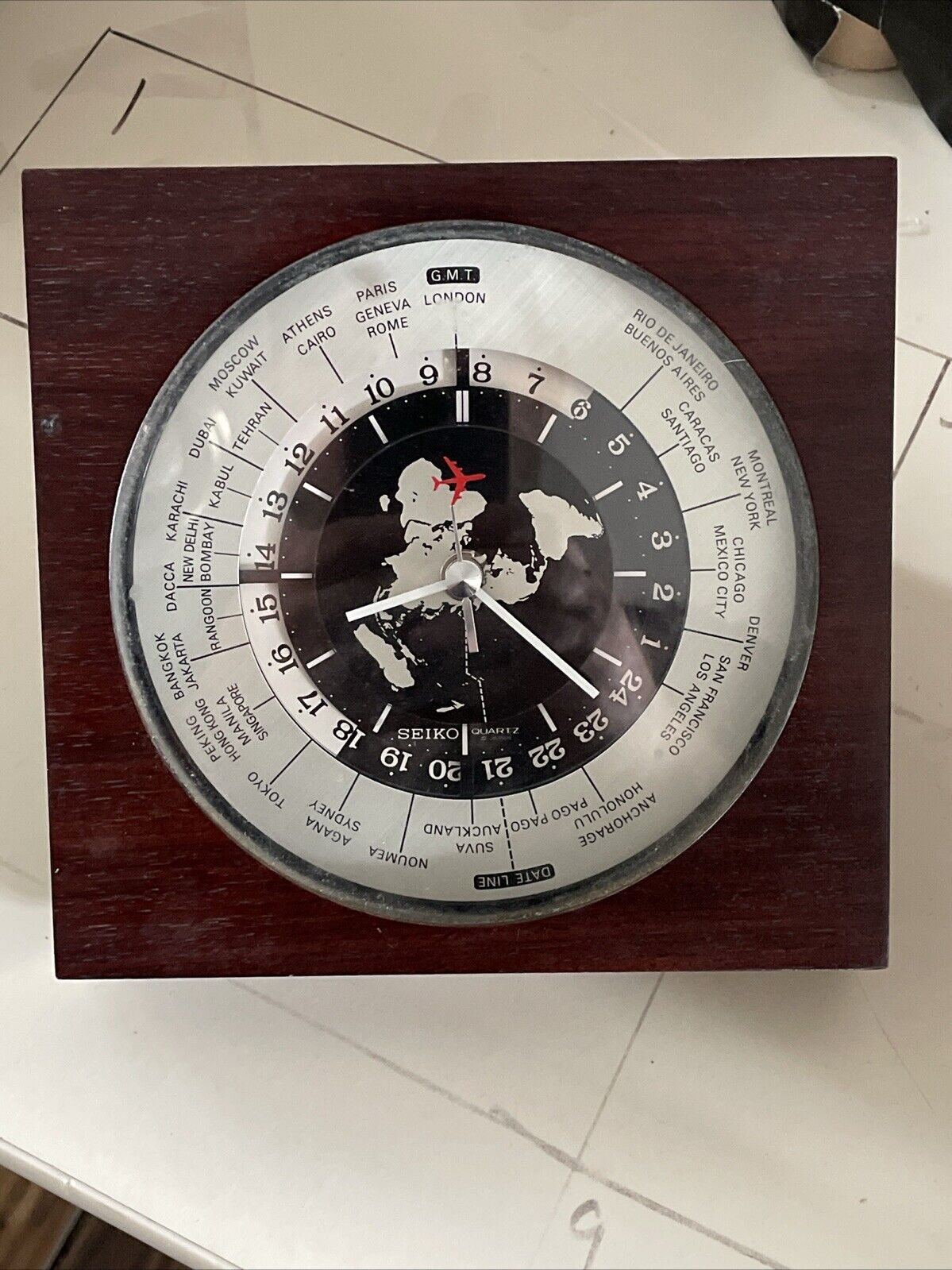 Seiko Quartz World Clock Time Red Airplane Vintage Working Desk Wood QZ877B