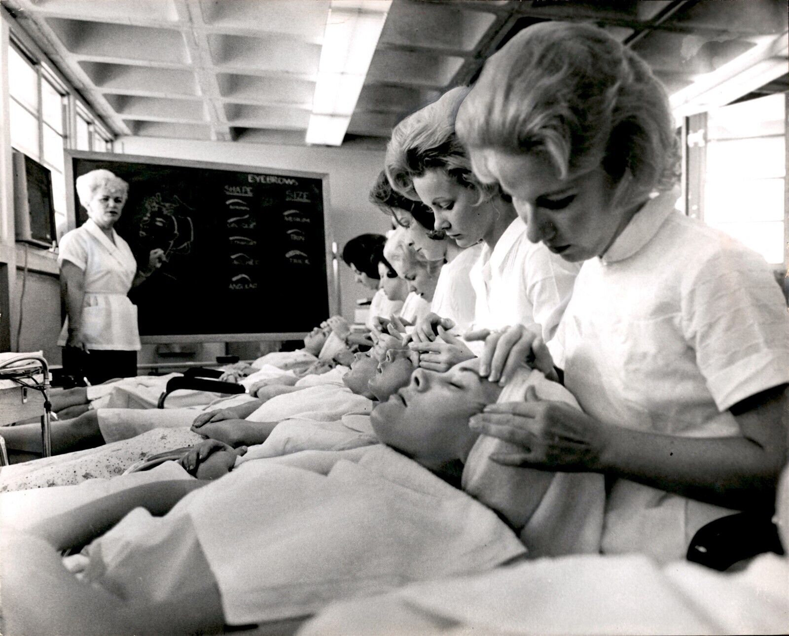 LG59 1963 Orig B. Sanders Photo MIAMI CENTRAL HIGH SCHOOL WOMEN'S MASSAGE CLASS