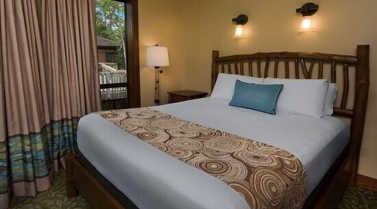 Disney's Saratoga Springs Resort & Spa Rooms Bed Runner NEW