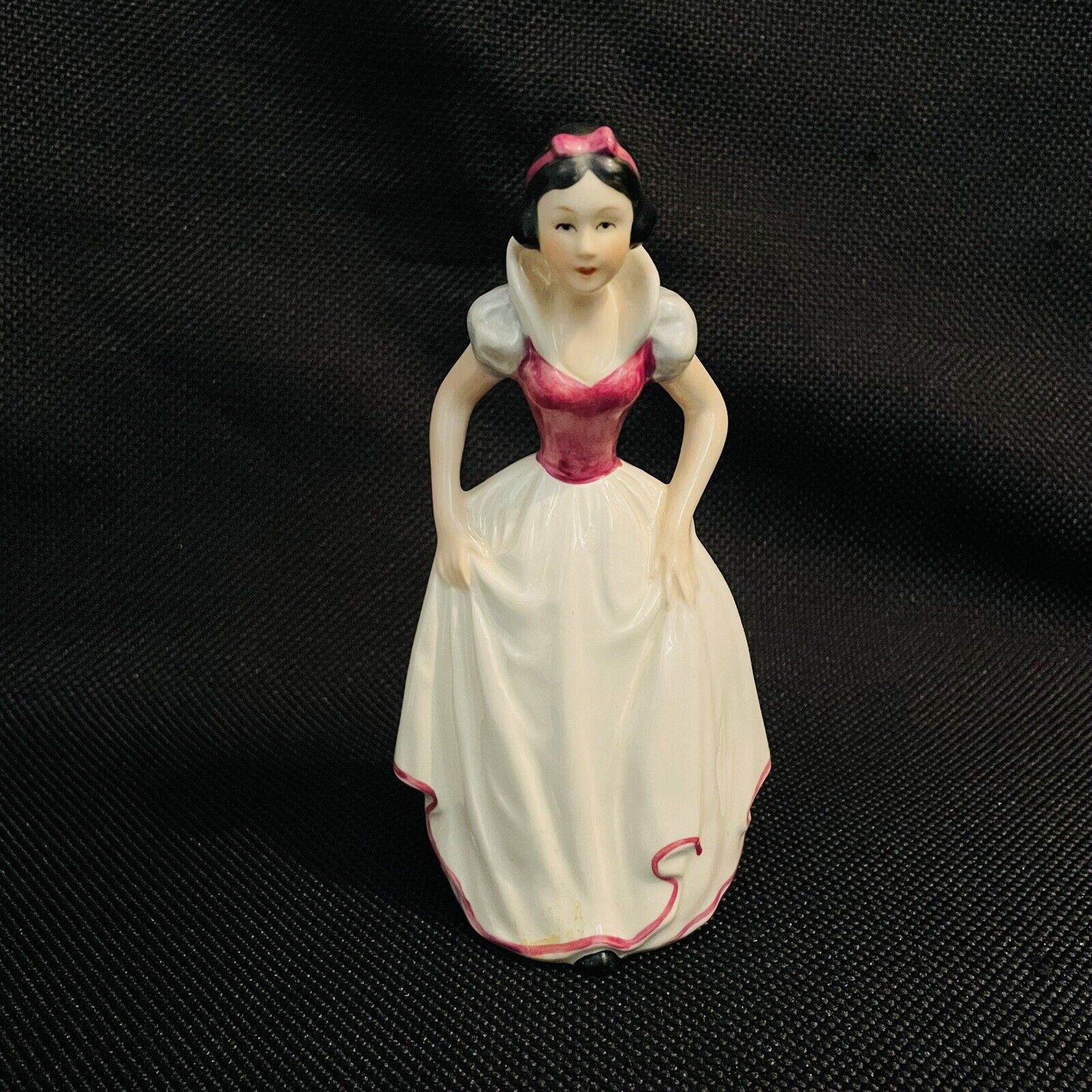 Vintage Goebel Walt Disney Co. SNOW WHITE 5.5” Ceramic Figurine W. Germany