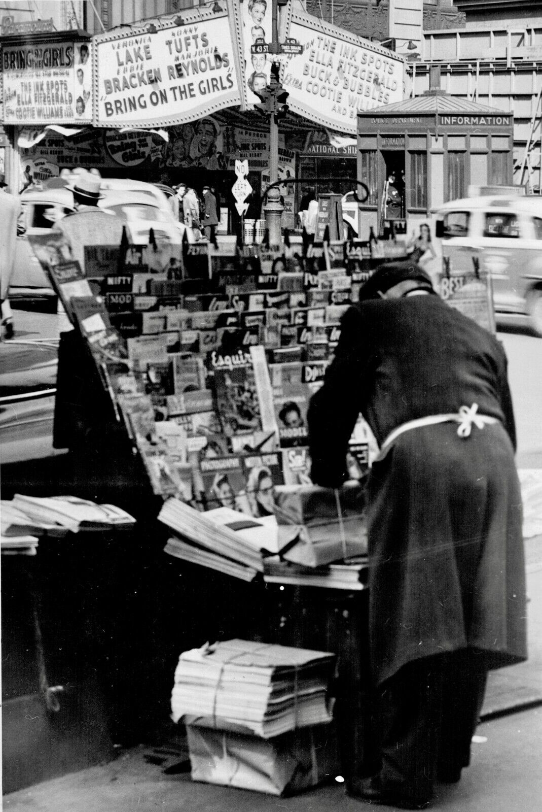 USA NEW YORK 1945 View of Times Square Newspaper Dealer
