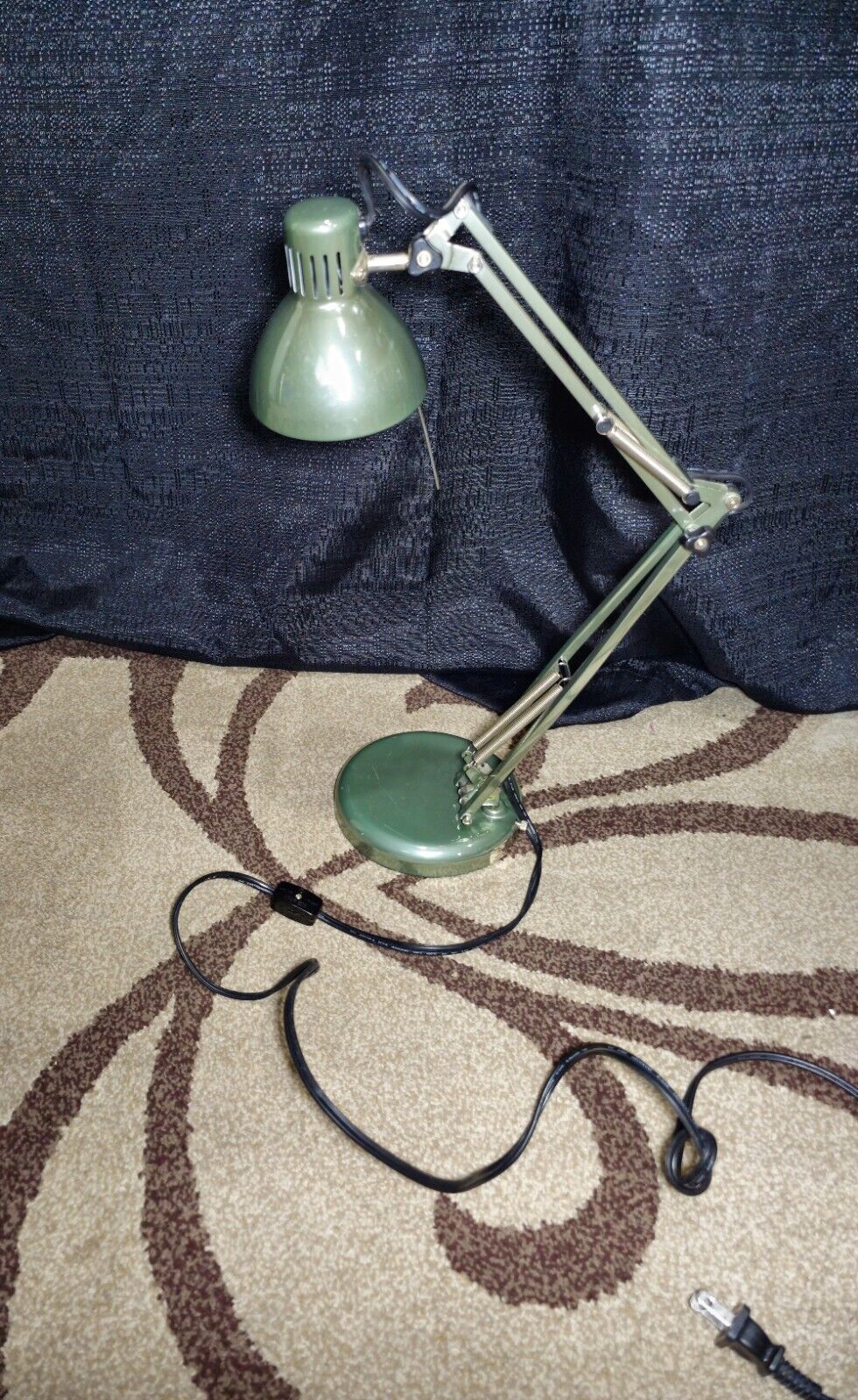 Vintage Articulating  Halogen Desk Lamp  Green Adjustable, Works
