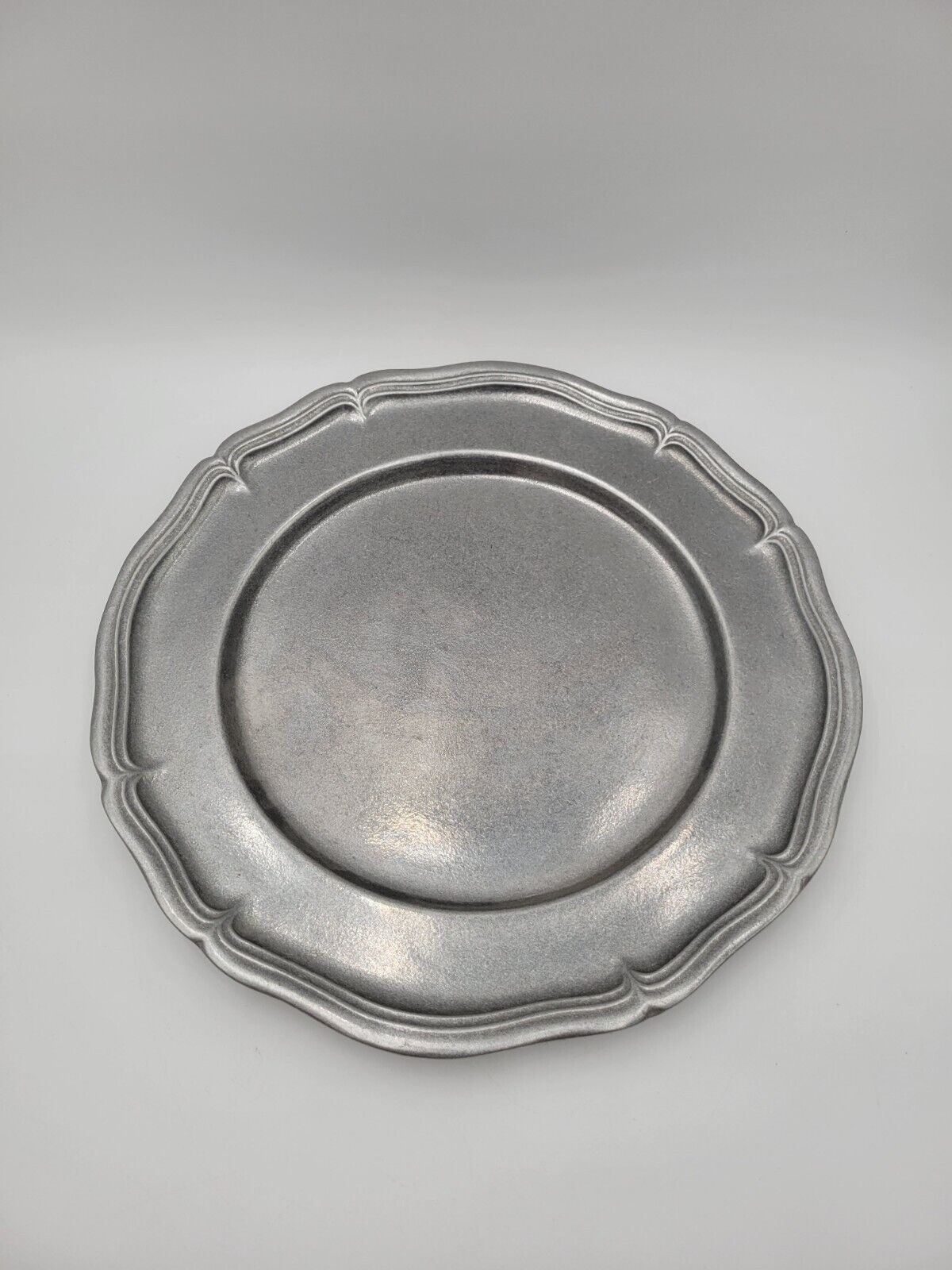 Wilton Armetale Pewter Queen Anne Round Platter Tray Charger Silver Color 