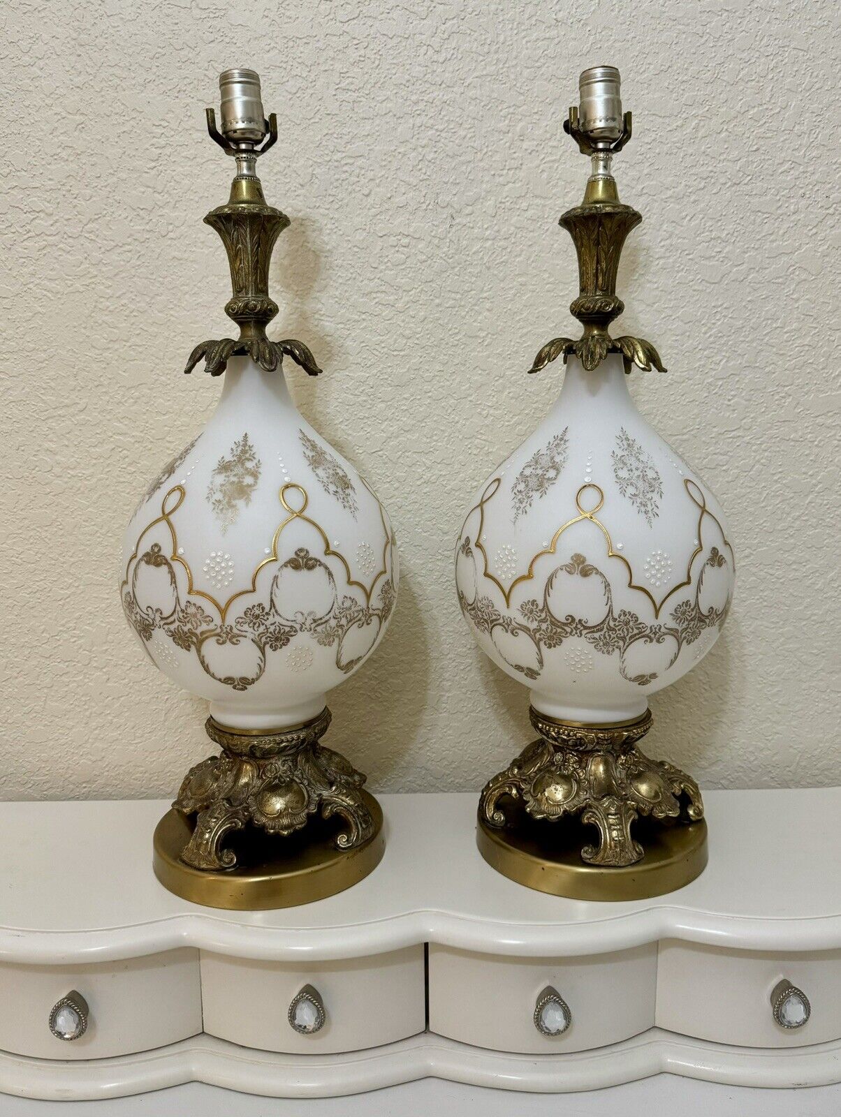 Set Of 2 Vintage Hollywood Regency Frosted Glass Lamp With Gold Accents & Brass