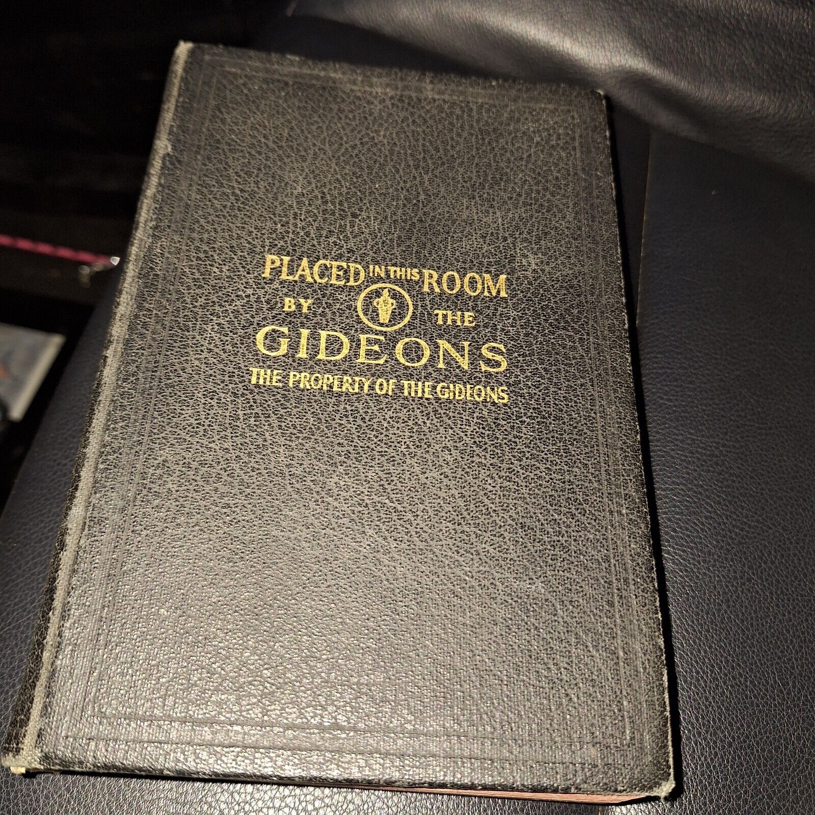 Vintage Holy Bible Placed In The Room By The Gideons (Self Pronouncing)