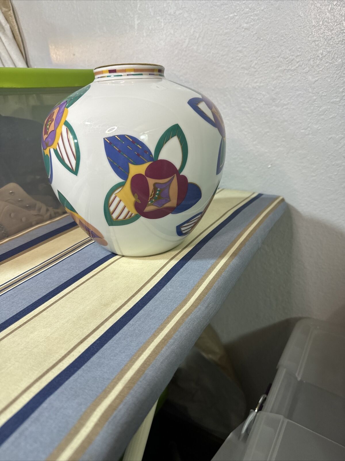 Sigma The Tastesetter Limelight 9” Vase Made in Japan