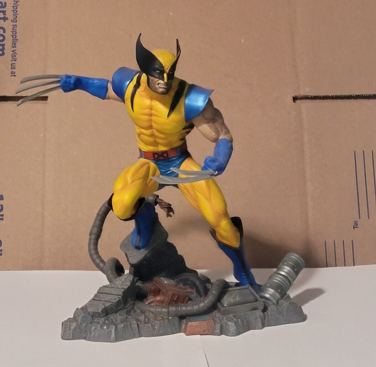Diamond Select Toys Wolverine Classic Suit PVC Statue