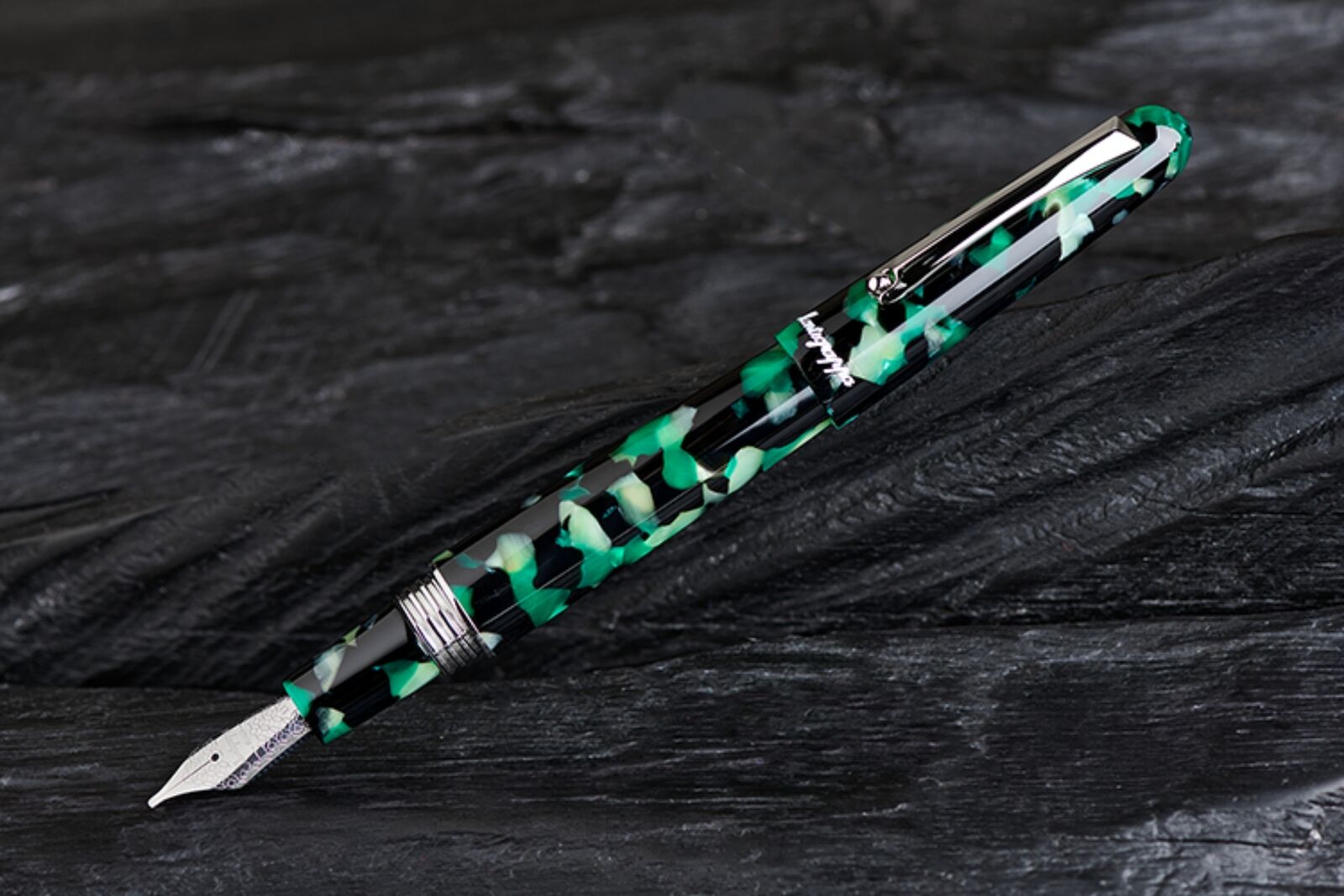 Montegrappa Elmo 01 Fountain Pen in Emerald Green Limited Edition - Fine - NEW