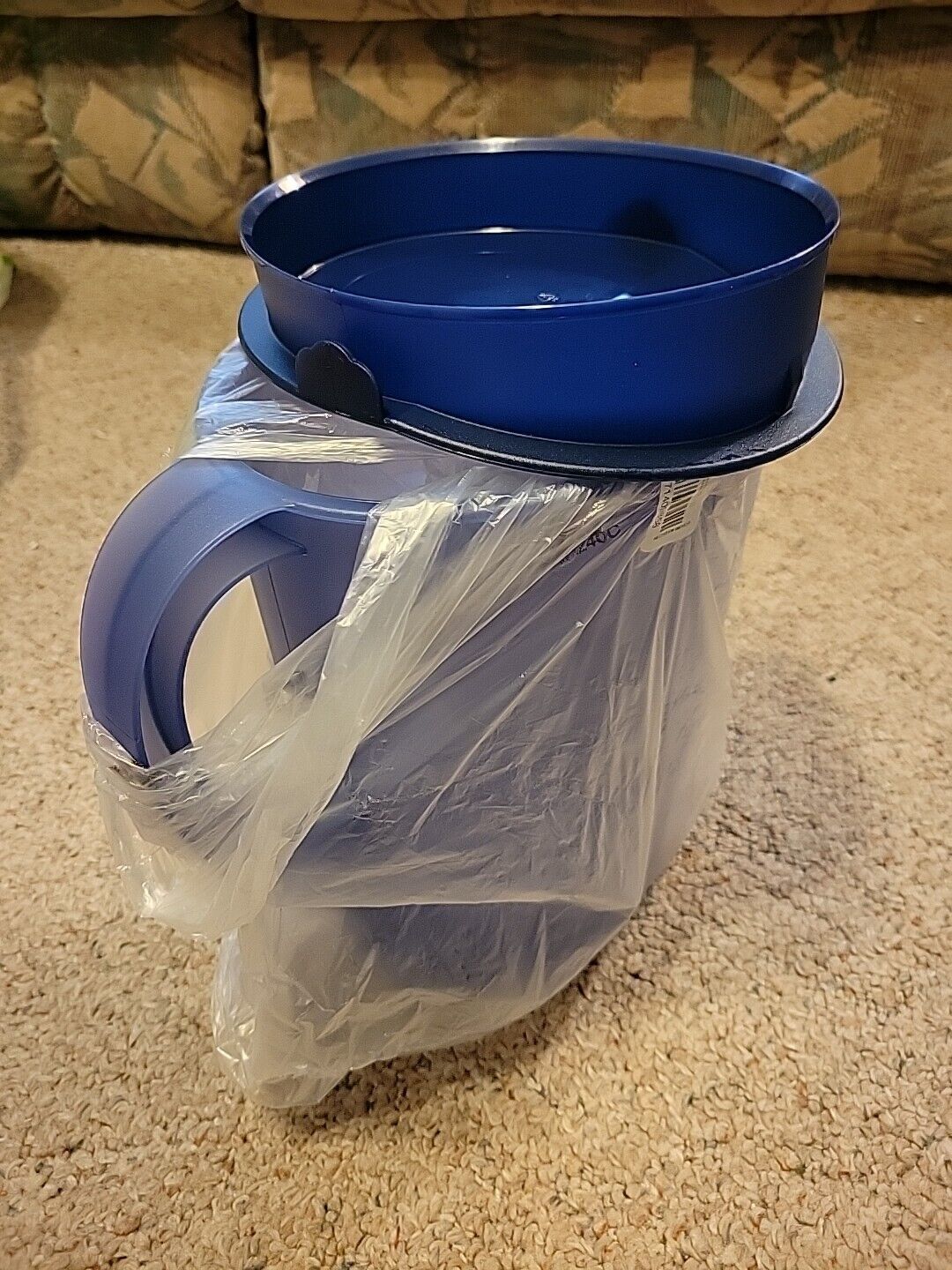 New Tupperware 1 Gal. Impressions Sheer Blue W/Navy Top pitcher