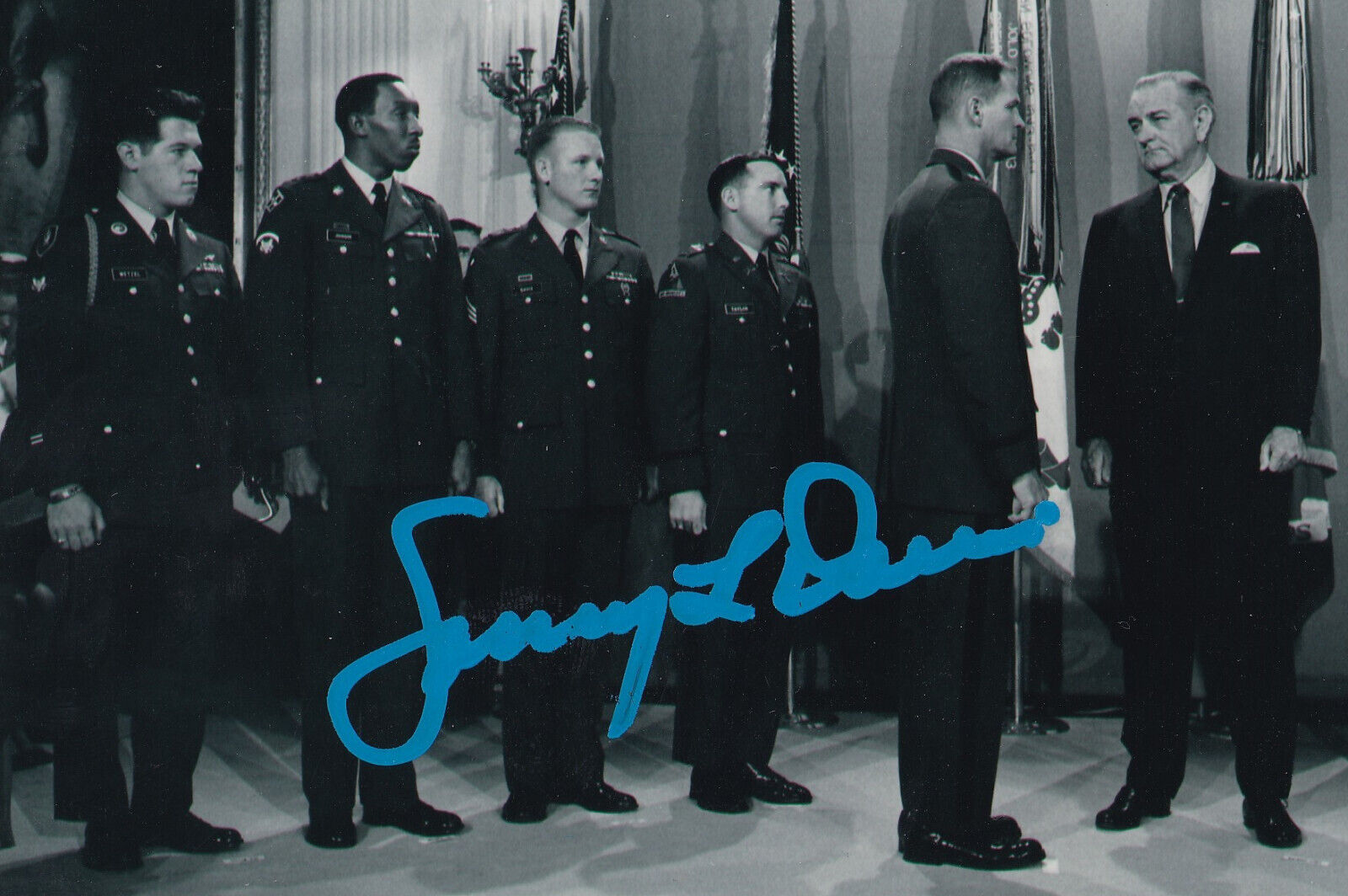 Sammy L. Davis Signed Autographed 4x6 Photo Medal of Honor Vietnam War US Army