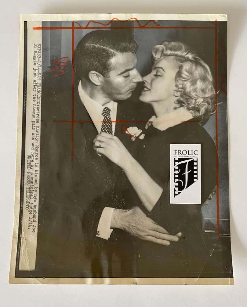 MARILYN MONROE 1954 Original Wire photo of Marilyn kissed by New Husband Joe D.