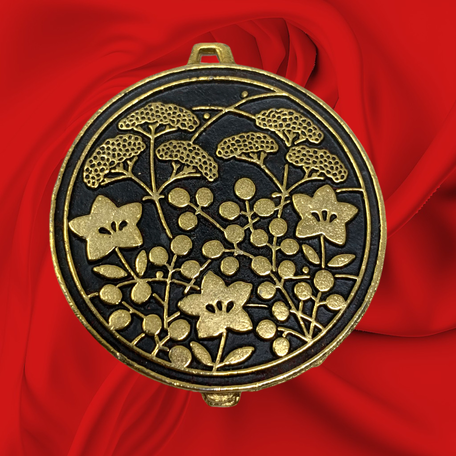 Vintage Shiseido Zen Solid Perfume Locket Pendant Compact Gold Tone Collectible