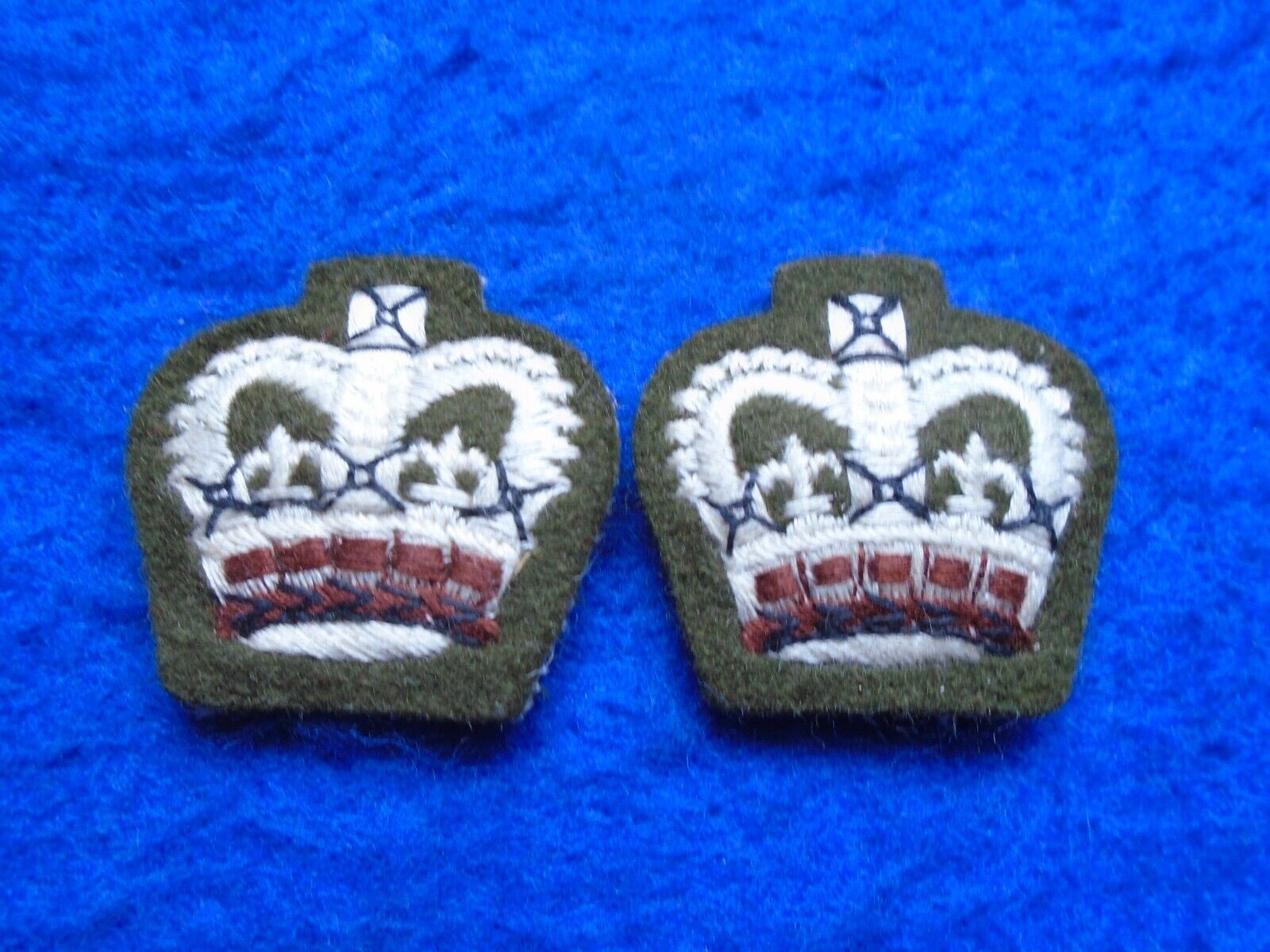 PAIR BRITISH ARMY STAFF OR SQUADRON SERGEANT PRE FAD WOVEN RANK CROWNS